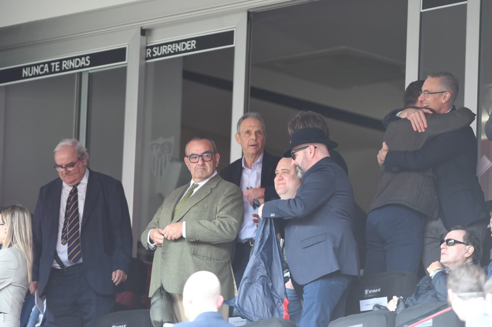  Joaquín Caparrós, en el palco, durante el Sevilla - Atlético de Madrid.