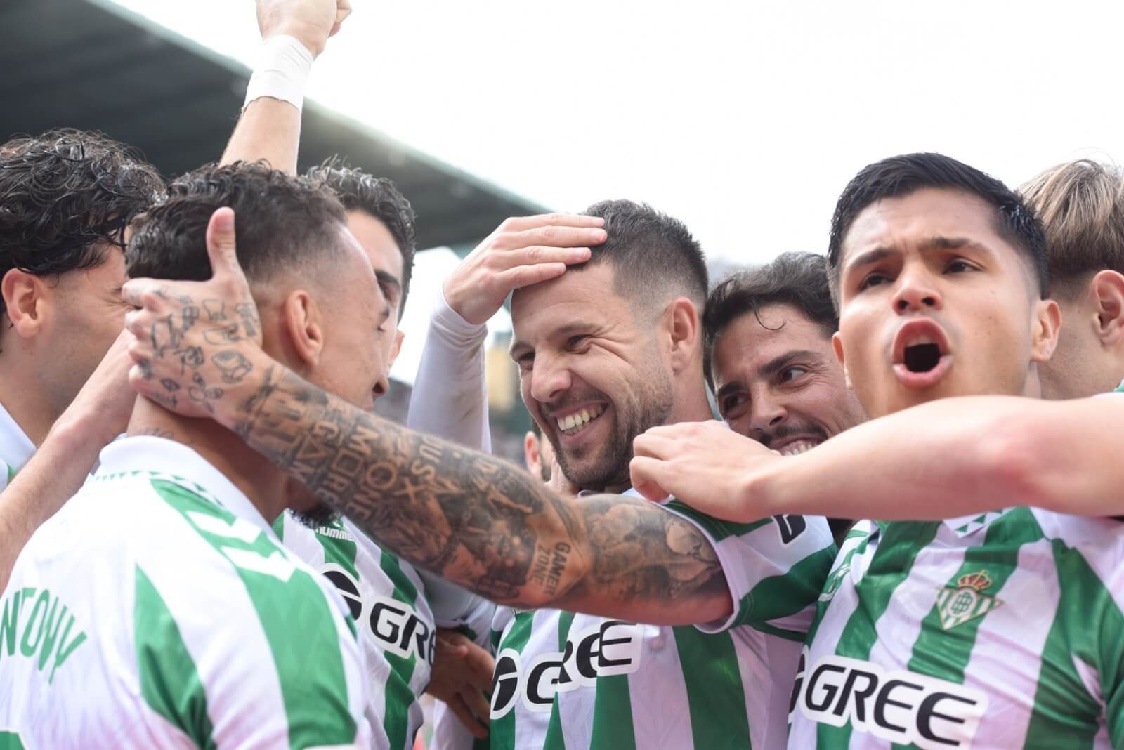 Celebración del tanto de Aitor Ruibal.