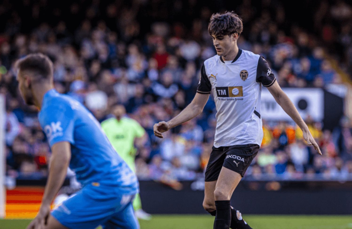  Javi Guerra ante el Mallorca