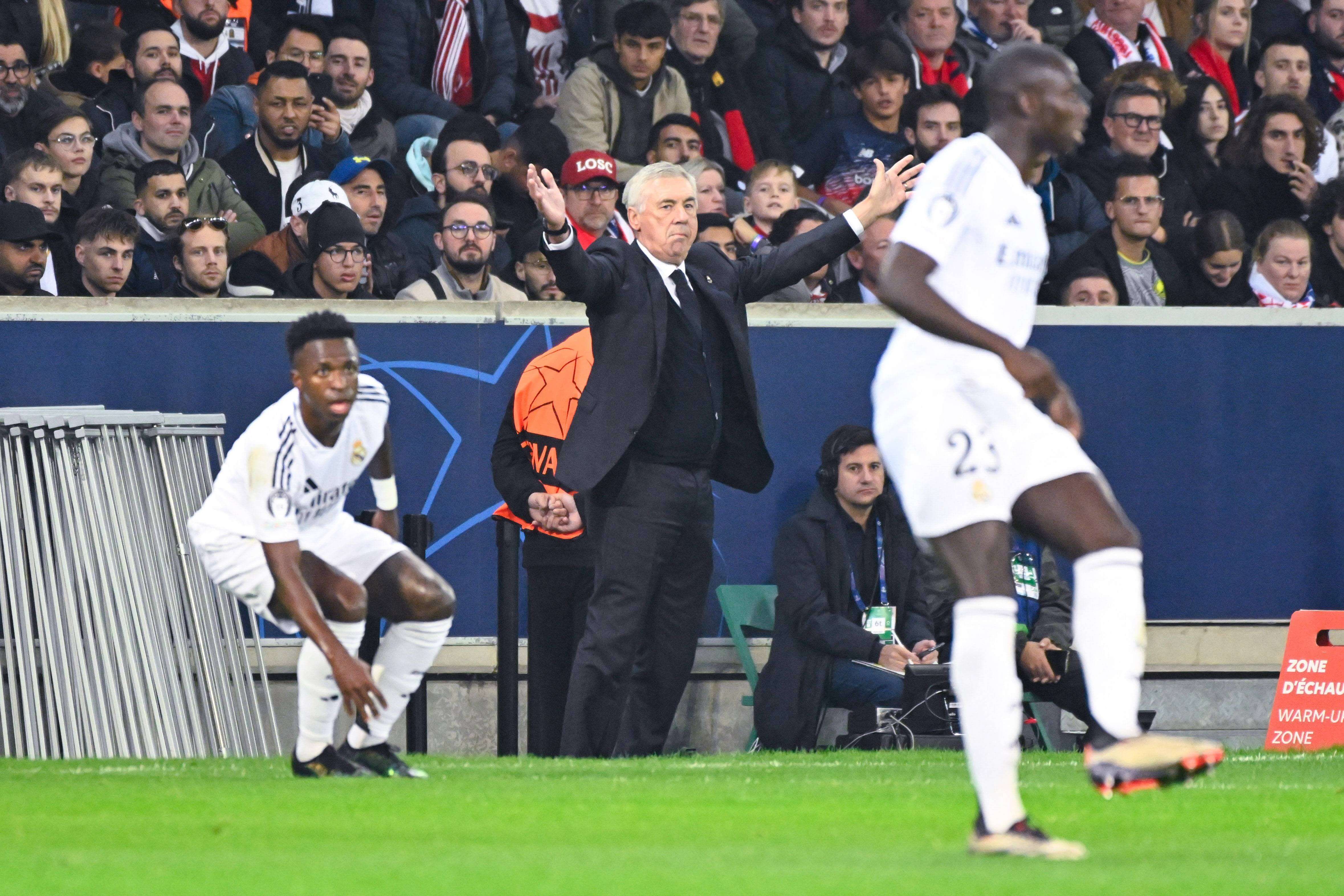 Carlo Ancelotti, enfadado en el Lille-Real Madrid.