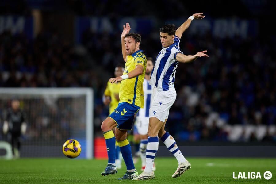  Nayef Aguerd, en un lance del Real Sociedad-Las Palmas.