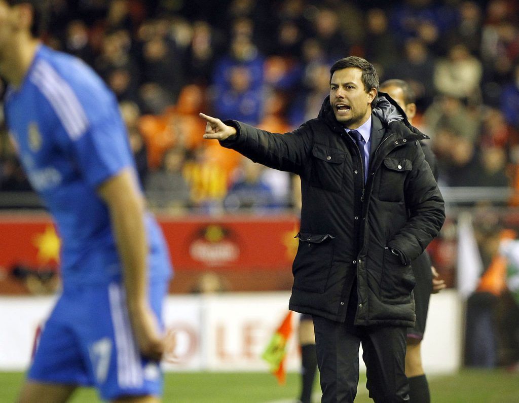  Nico Estévez en el banquillo del Valencia