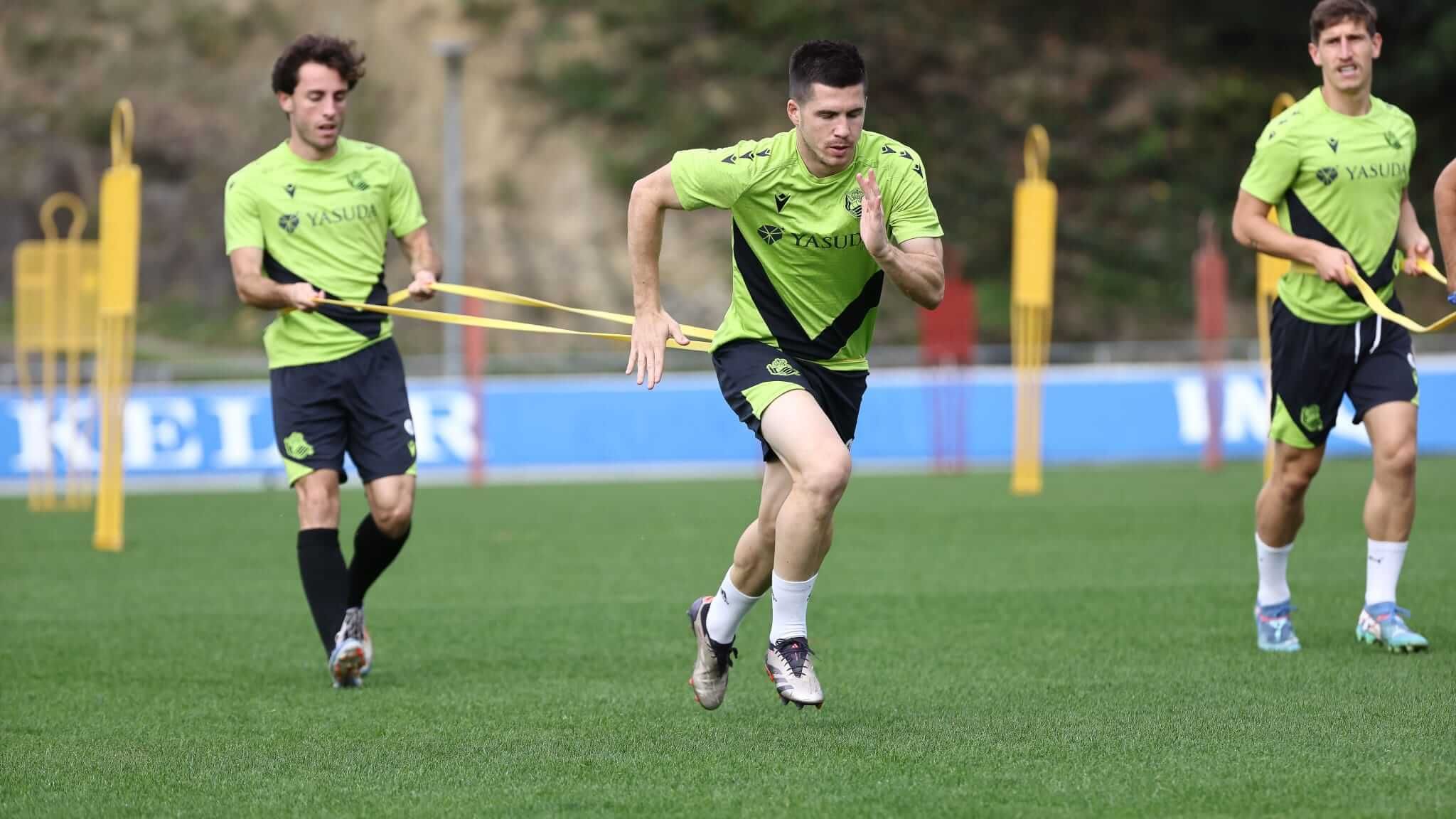  Odriozola, Zubeldia y Aihen Muñoz, en un entrenamiento en Zubieta.