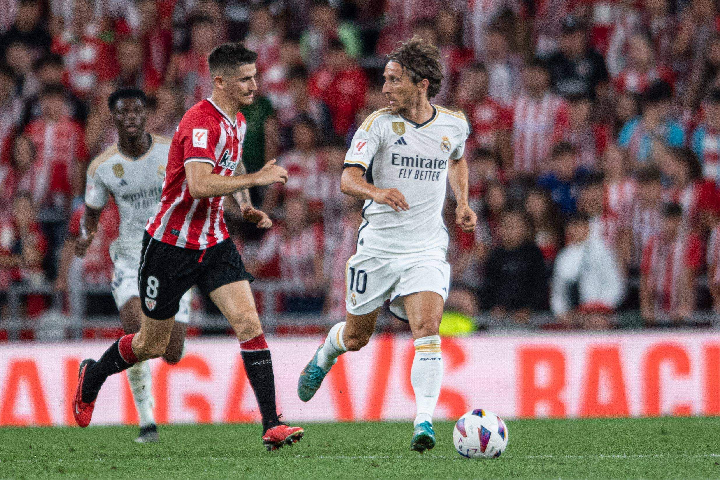 Luka Modric y Oihan Sancet en el Athletic - Real Madrid de la 23/24