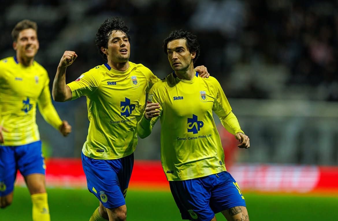  Pablo Gozálbez celebra un gol con Jason.