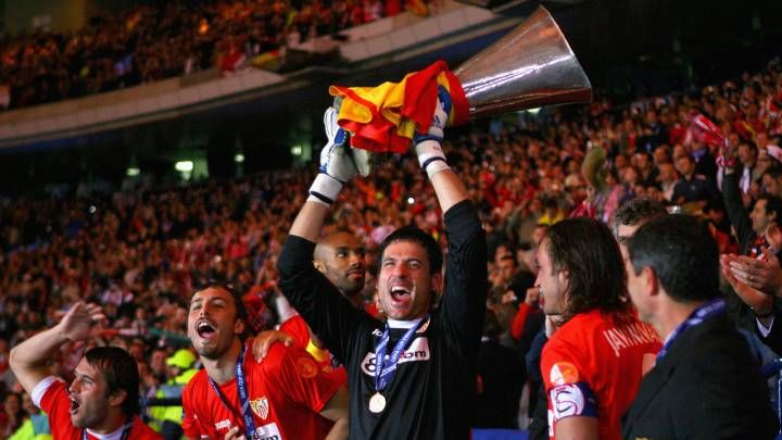 Palop celebra la UEFA del Sevilla en Glasgow.