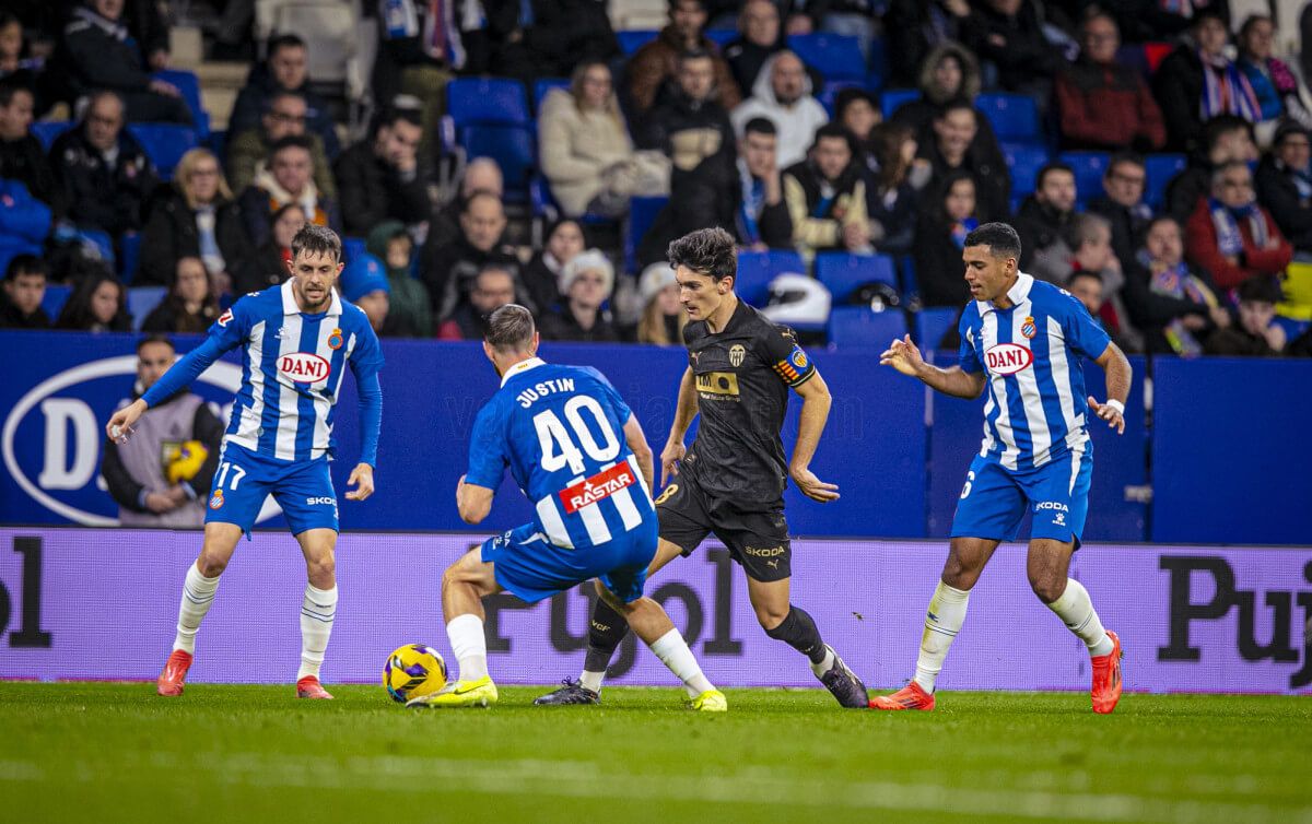  Pepelu, ante el RCD Espanyol.
