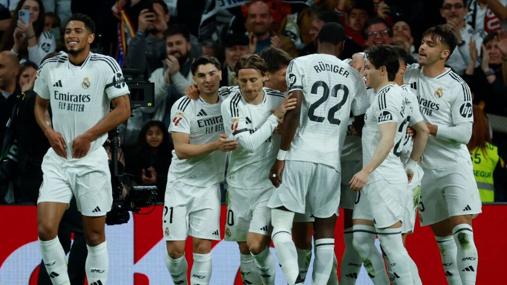 Los jugadores del Real Madrid celebrando un gol (Fuente: EFE)