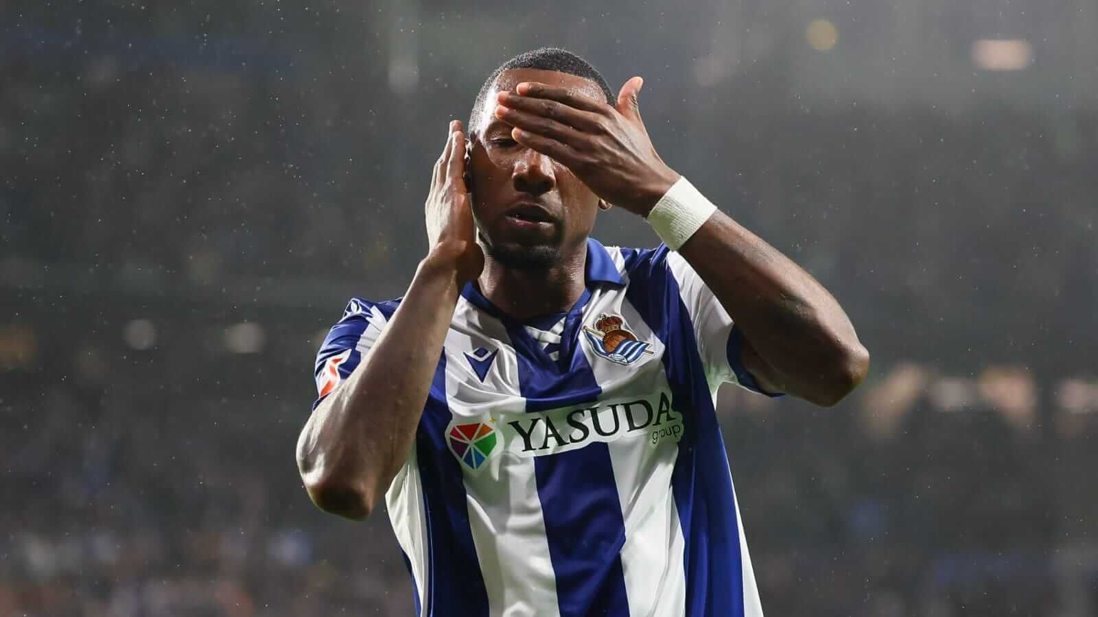  Sheraldo Becker celebra un gol con la Real Sociedad.