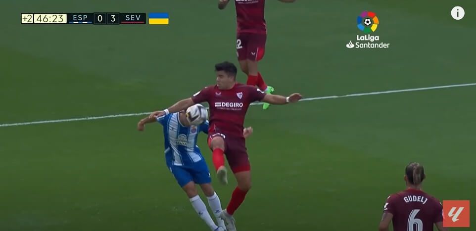 El penalti señalado a Marcos Acuña ante el Espanyol.