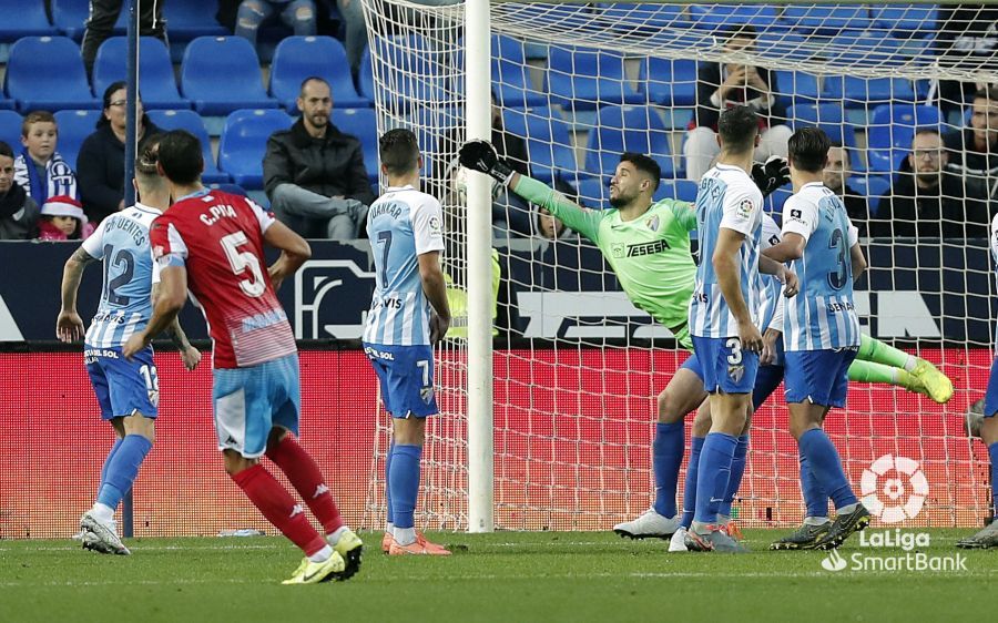 Munir, volando en la acción del gol de Pita.