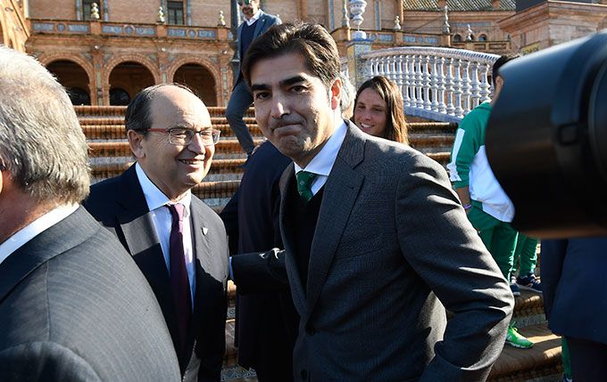  Castro y Haro, en la Plaza de España.