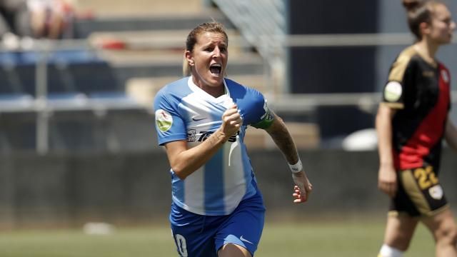 Adriana Martín celebra uno de sus tantos.