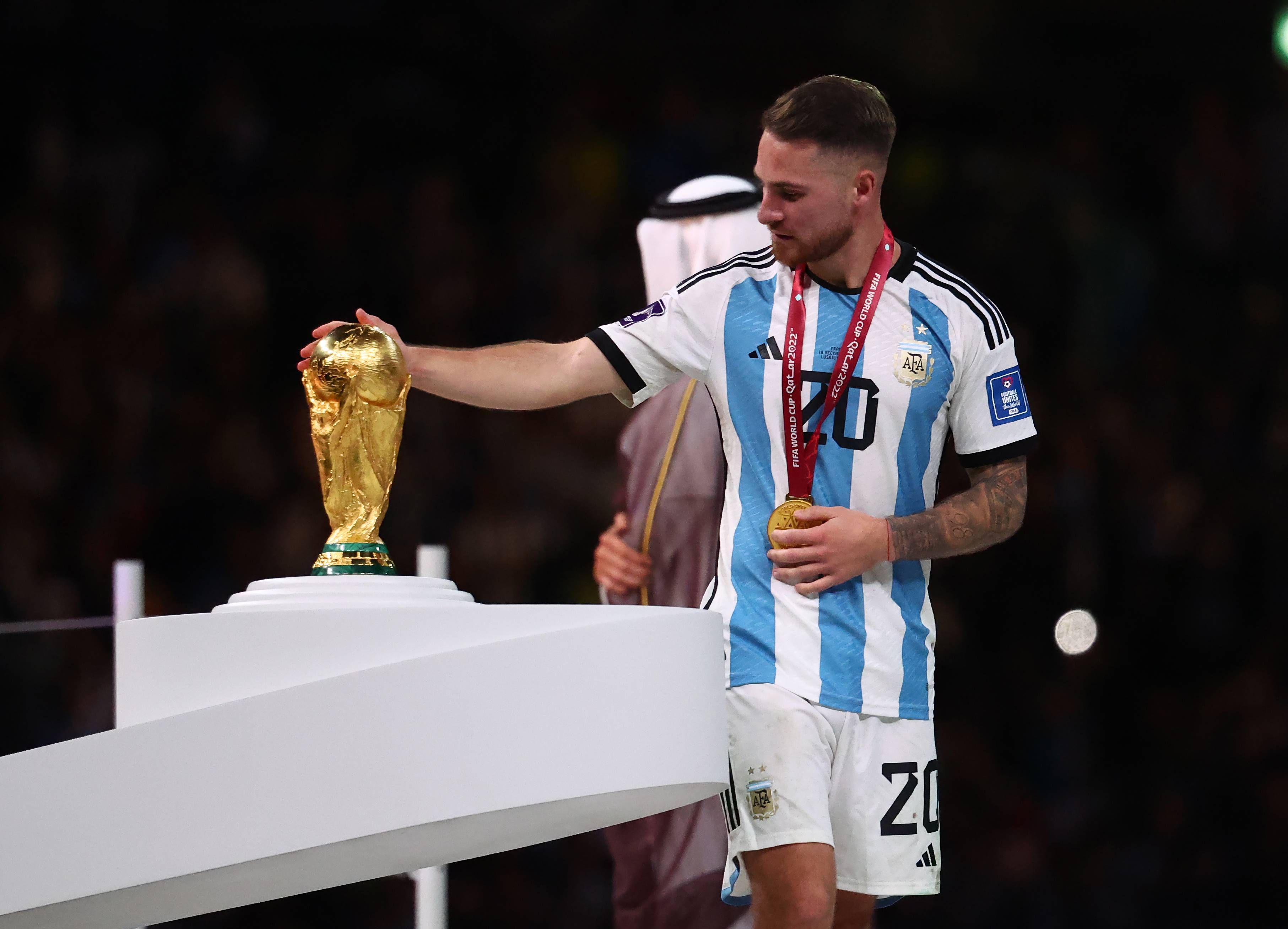  Alexis Mac Allister, tras ganar el Mundial con Argentina