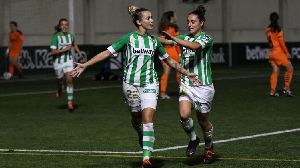 Ángela Sosa celebra un gol.