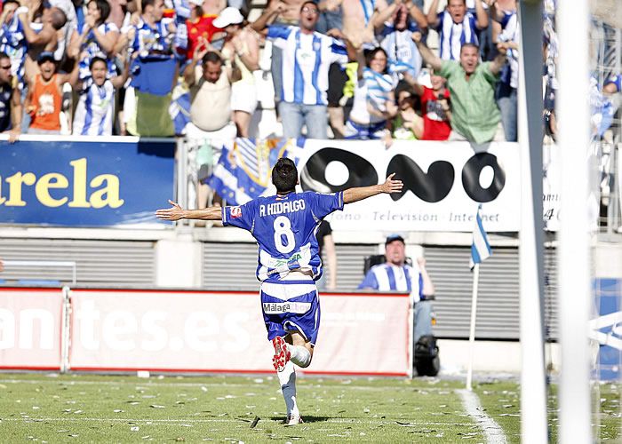 Antonio Hidalgo celebra un gol con el Málaga en La Rosaleda.