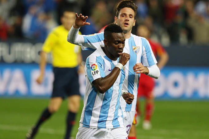 Christian Atsu celebra uno de sus goles con el Málaga.