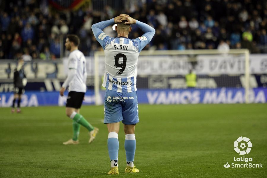  Fran Sol, en un gesto de desesperación en el Málaga-Racing.