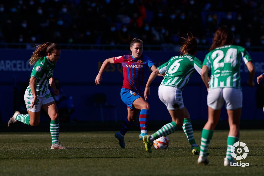Imagen del duelo entre el Barcelona y el Betis Féminas.