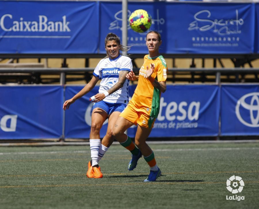 La bética Ángela Sosa en el partido.