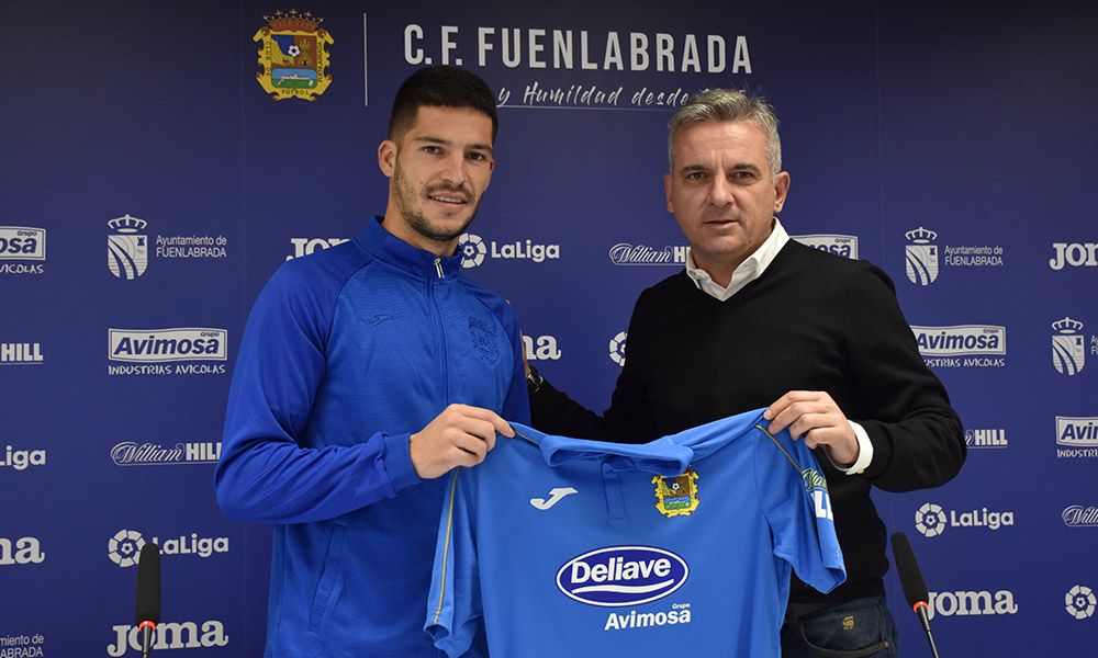 Caye Quintana, durante su presentación con el director deportivo Miguel Melgar.