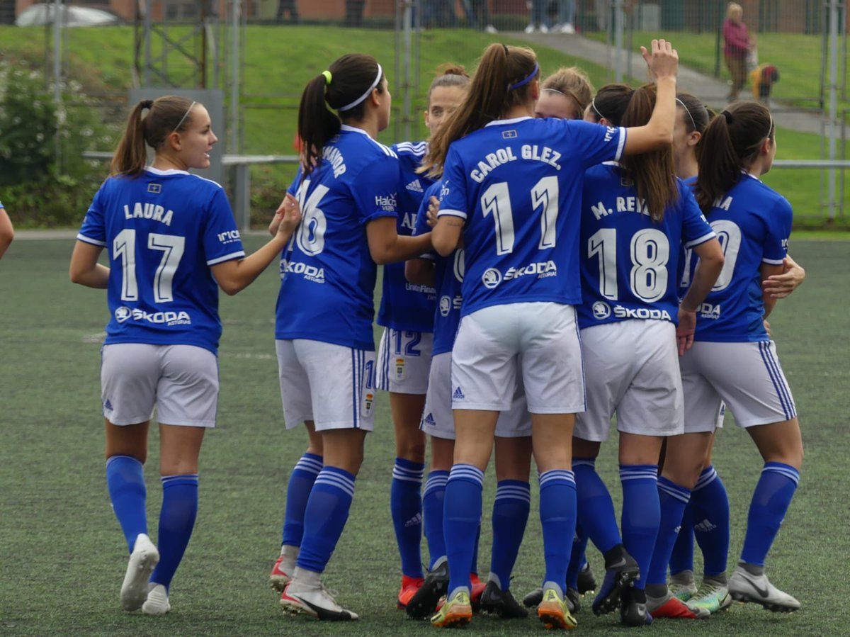 El Real Oviedo Femenino festeja uno de los goles ante el Oceja.