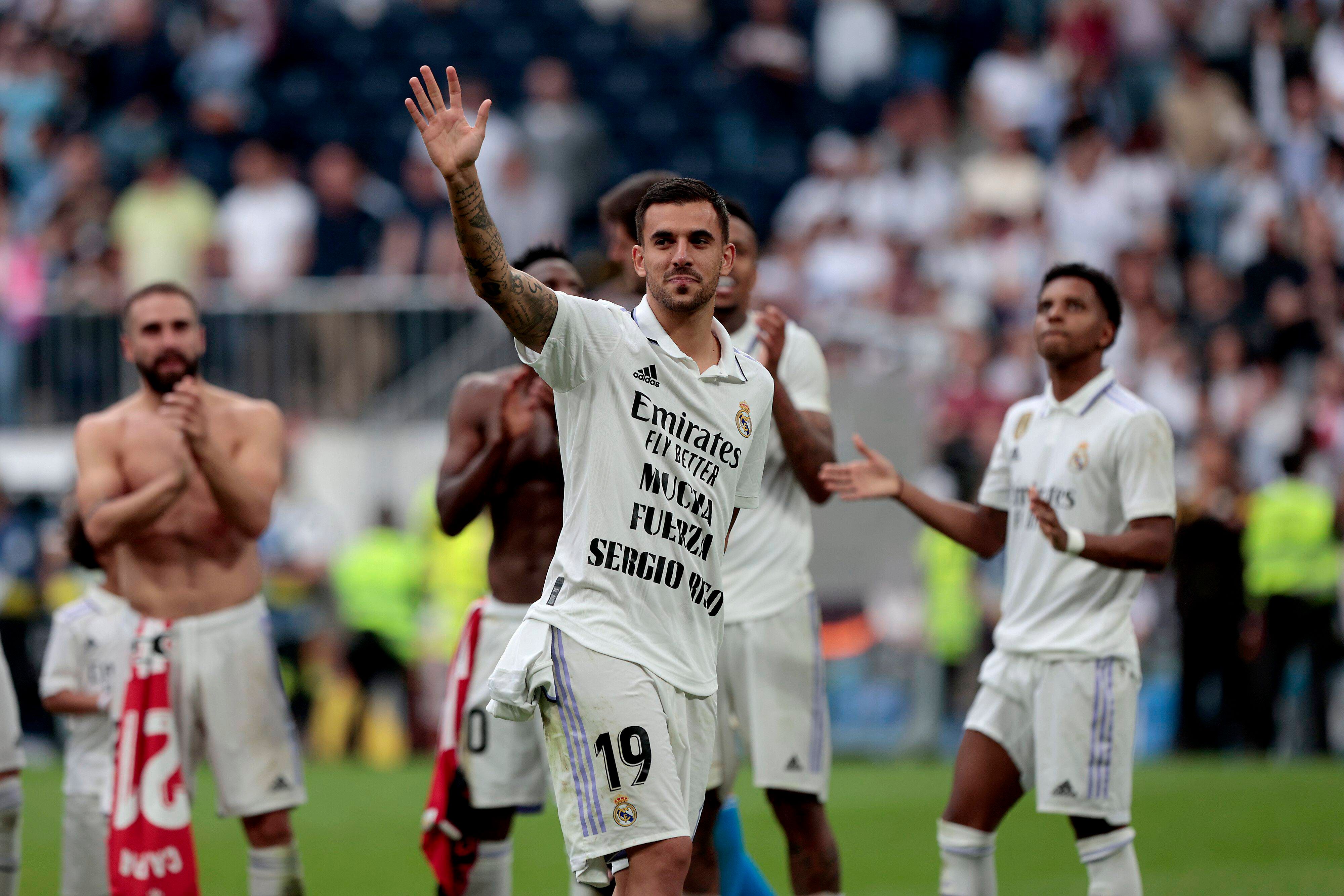 Dani Ceballos apoya a Sergio Rico en su adiós a la temporada 22/23 (Foto. Cprdon Press).