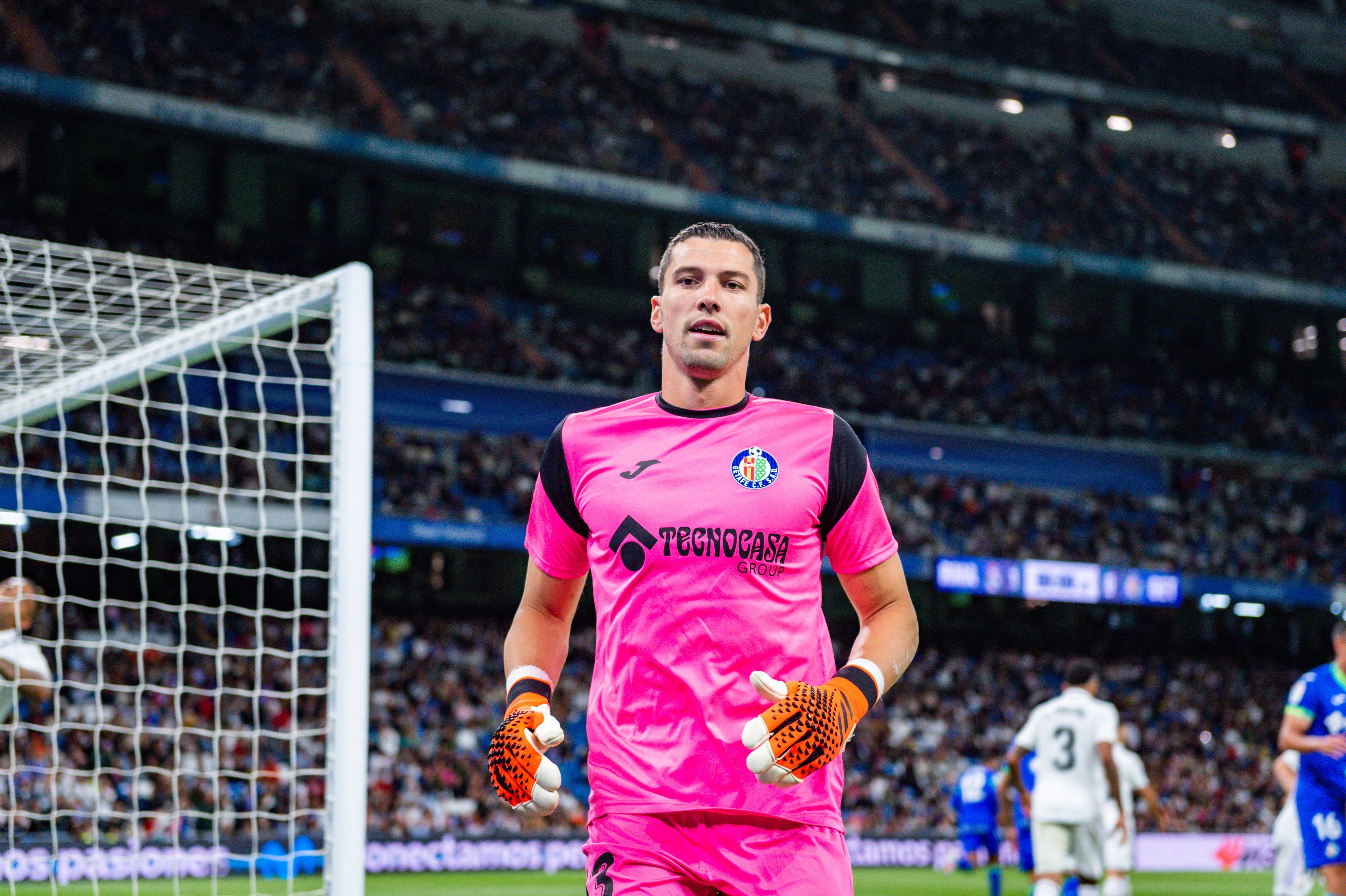  David Soria, en un partido del Getafe ante el Real Madrid.