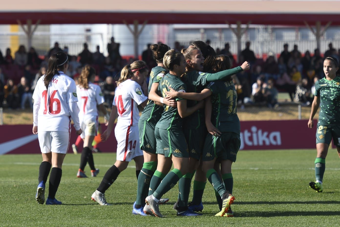  El Betis celebrando un gol en la ida.