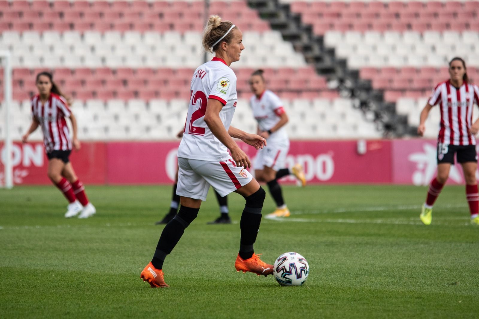  Imagen del partido entre el Sevilla Femenino y el Athletic.