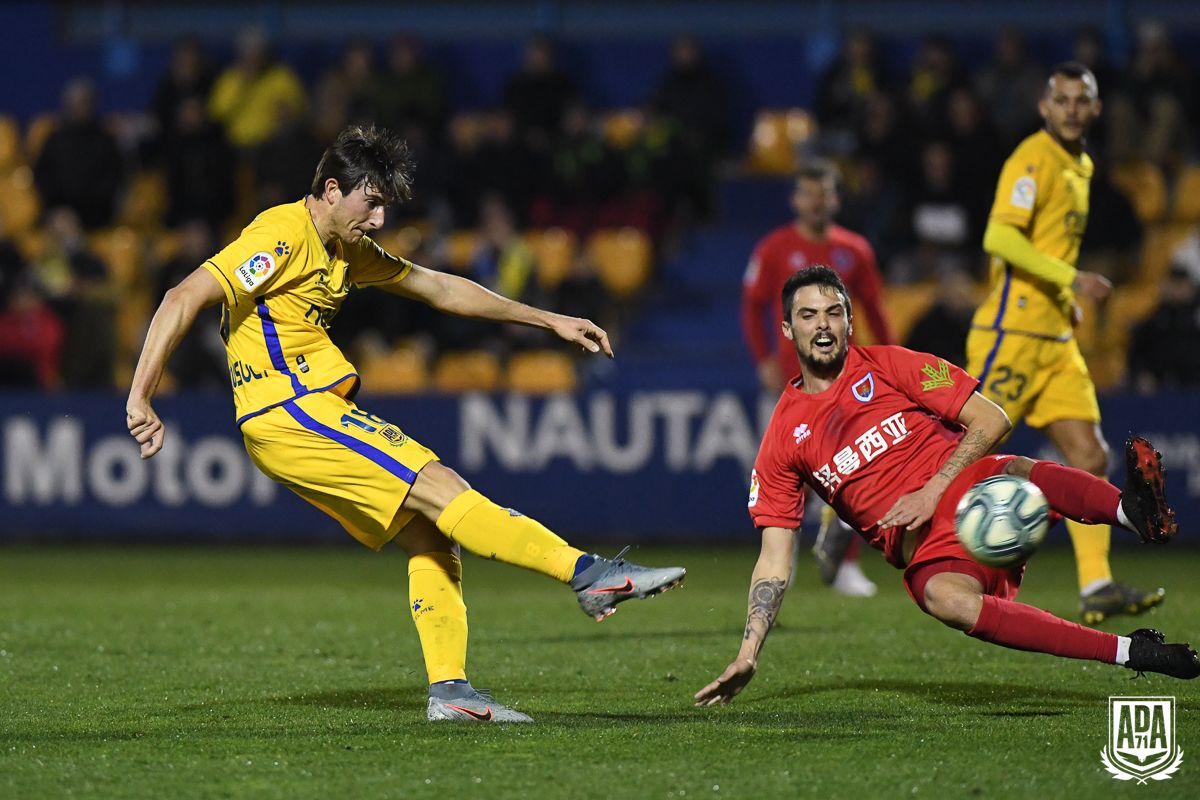 Mula y Erik Morán, en el Alcorcón-Numancia.