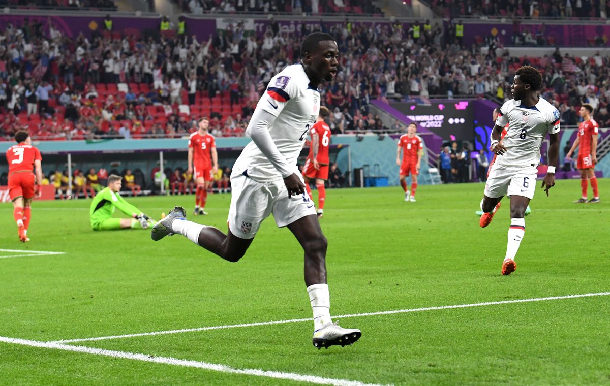 Timothy Weah celebra su gol en el Estados Unidos-Gales (Foto: Cordon Press).