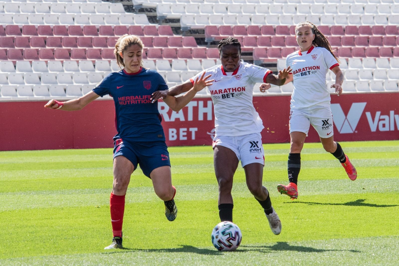 Toni Payne, en el Sevilla Femenino-Atlético de Madrid.
