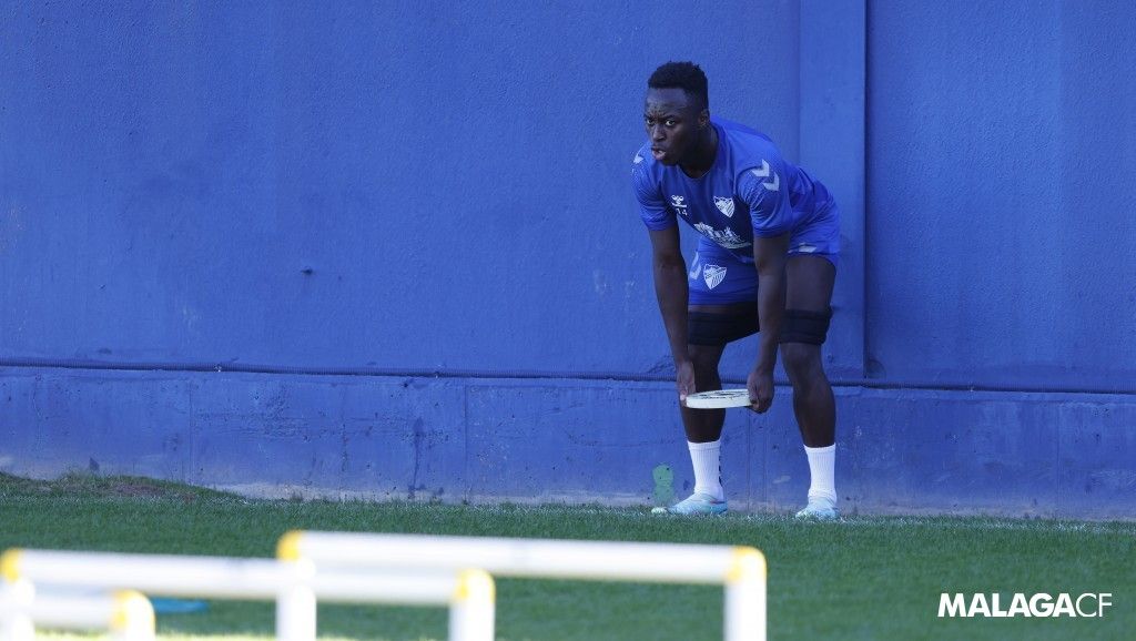  Appiah, en un entrenamiento con el Málaga.