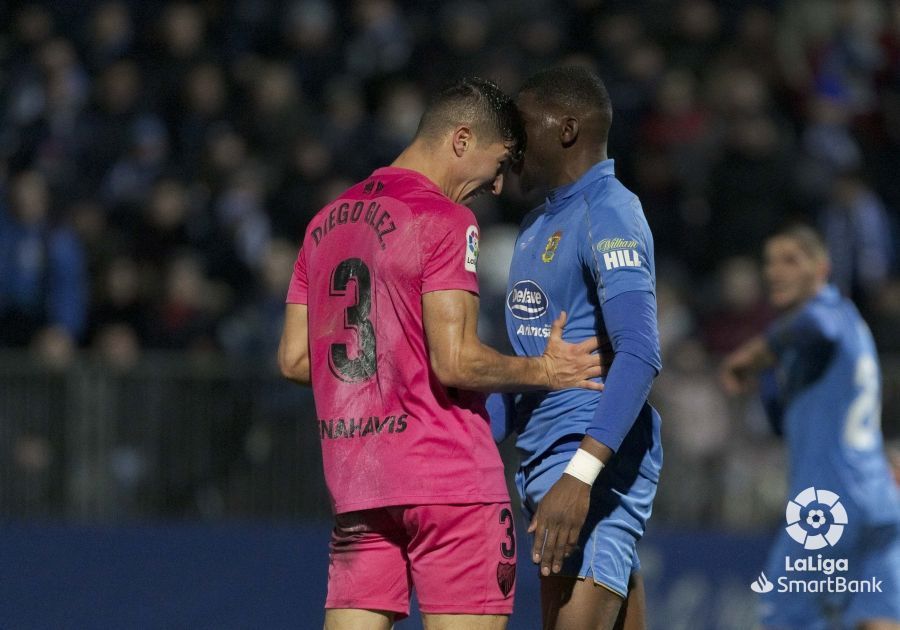 Diego González y Nteka, encarados.