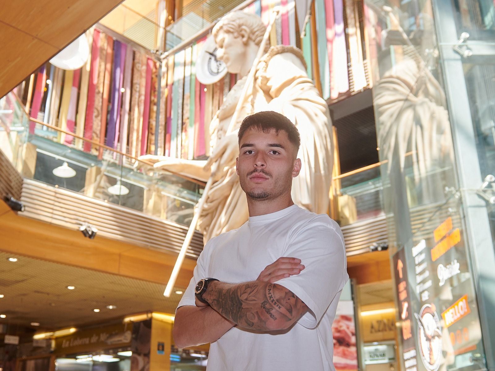 Lluís López posa para su renovación. (Foto: Real Zaragoza)