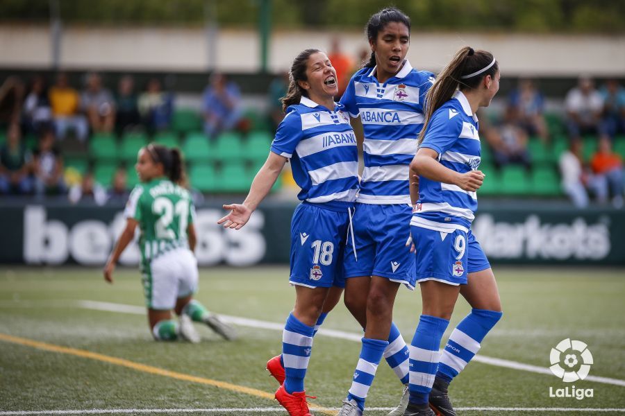  Las jugadoras del Dépor celebran uno de los cuatro goles ante el Betis.