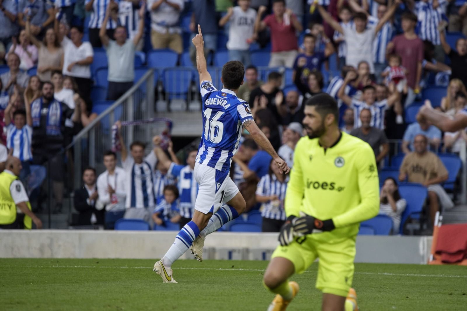  Ander Guevara celebra su gol ante el Omonia esta pasada temporada en la Europa League.
