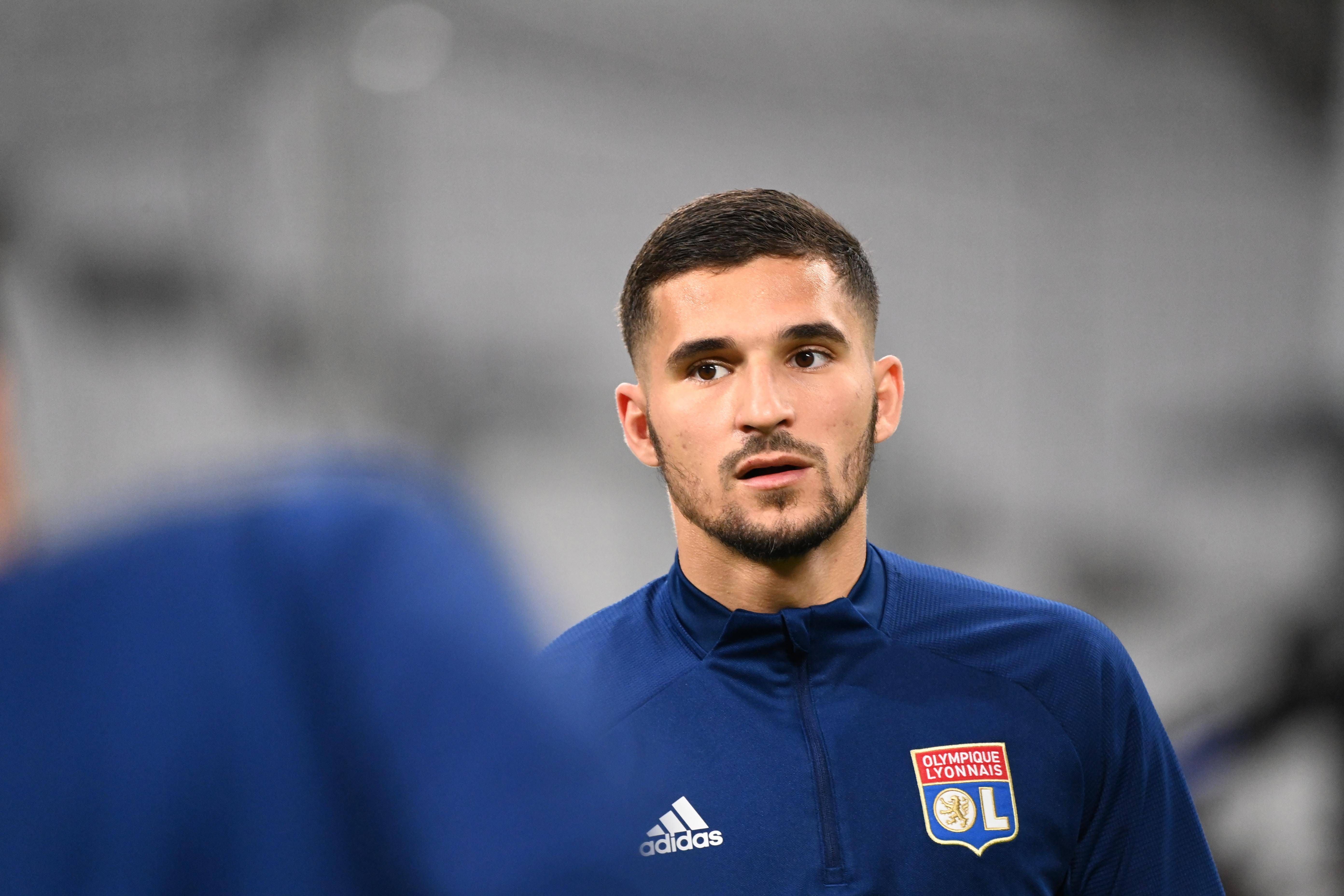 Houssem Aouar, antes de un partido con el Lyon (Foto: Cordon Press).
