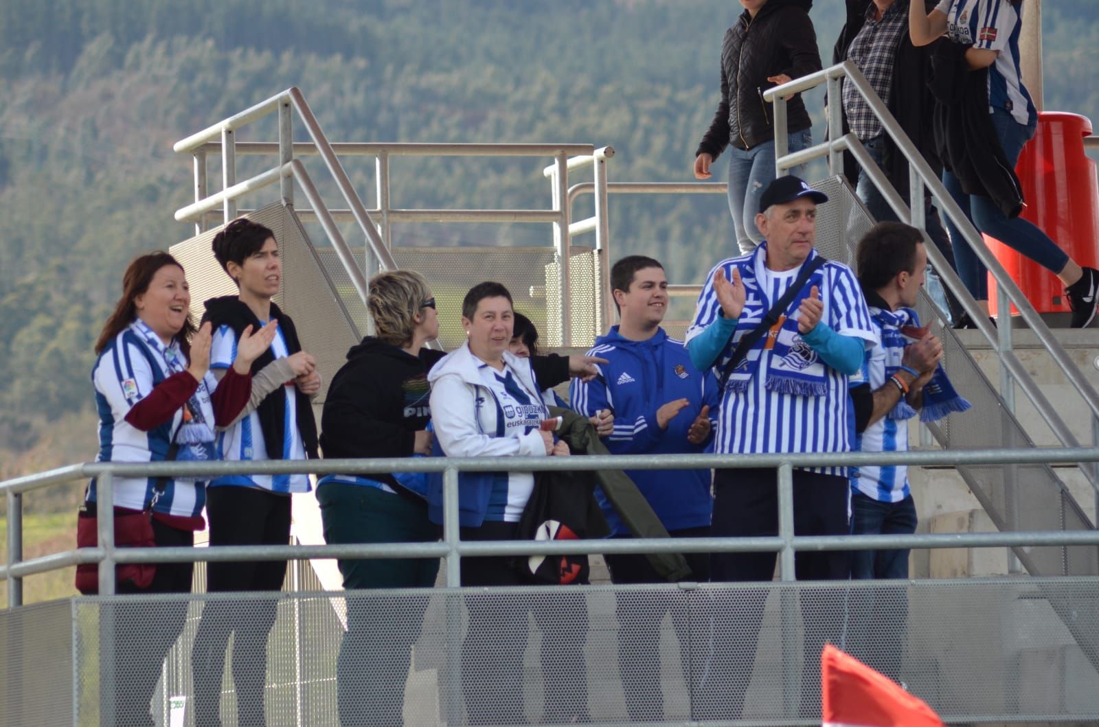  Aficionados de la Real en Lezama.