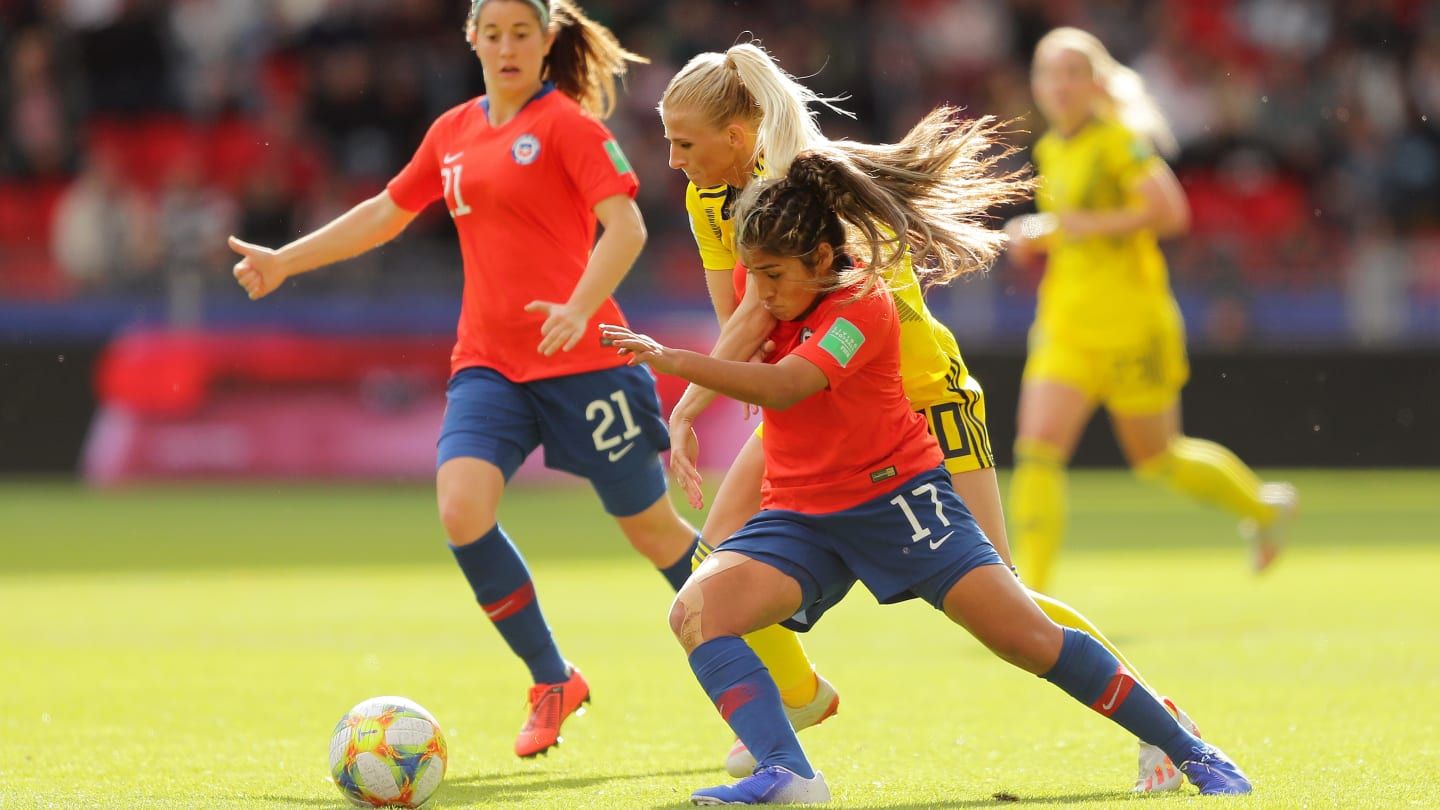 Javiera Toro, jugando el Mundial con Chile.