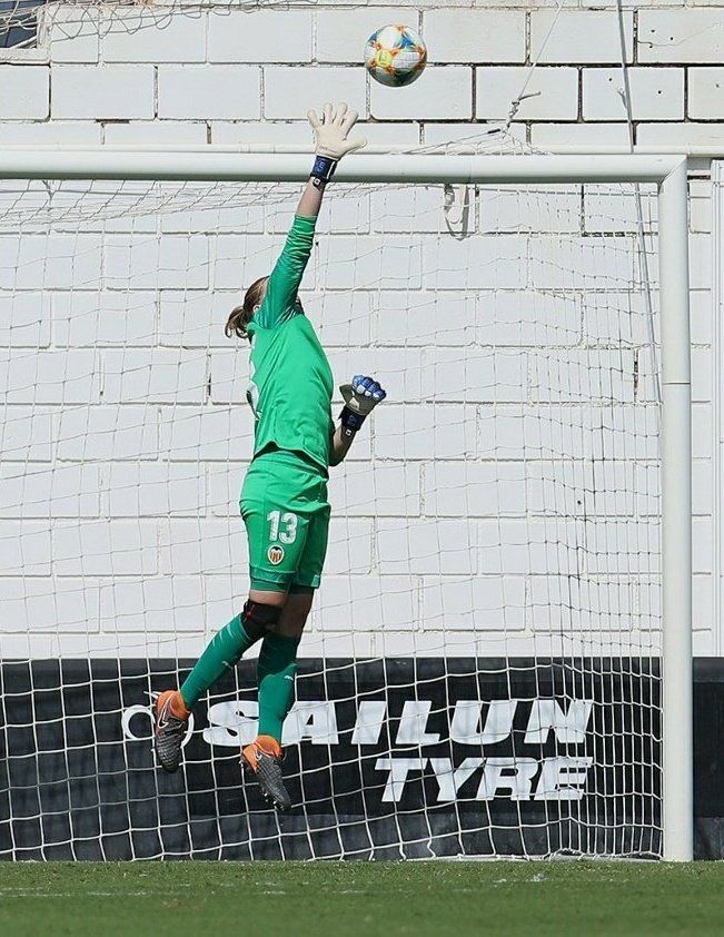  La portera Jennifer Vreugdenhil en uno de los partidos con el Valencia CF.