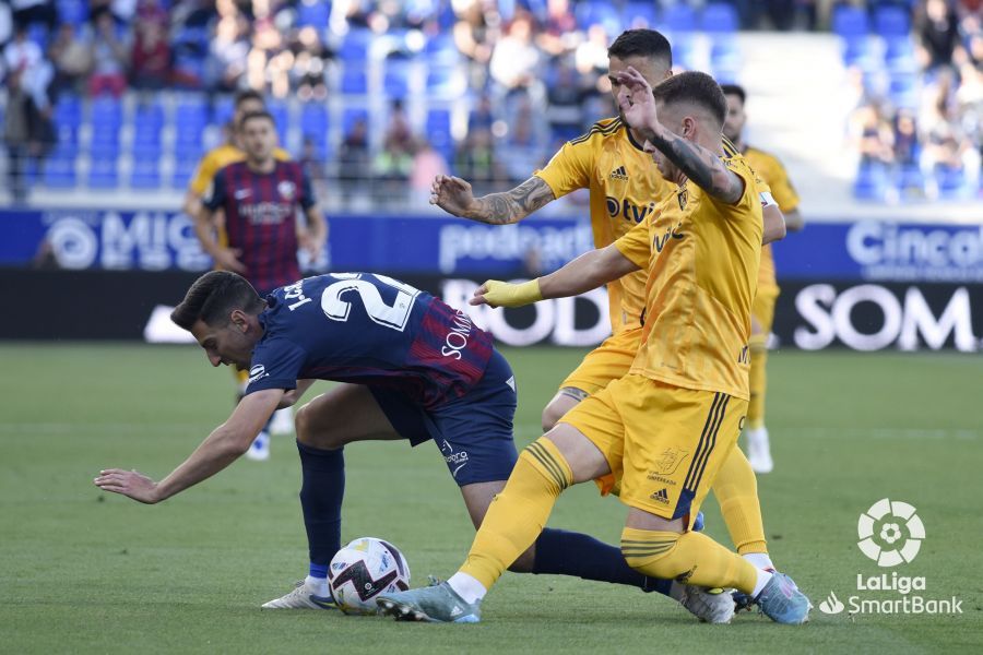 Juan Carlos, durante un partido con el Huesca (Foto: LaLiga).