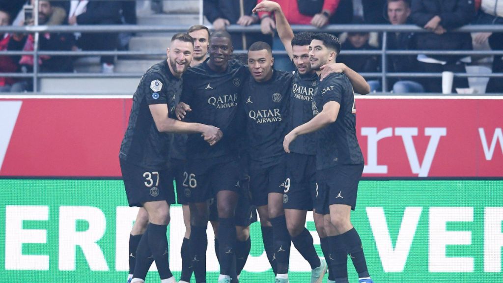  Kylian Mbappé celebrando uno de sus goles con sus compañeros. (Fuente: Cordon Press)