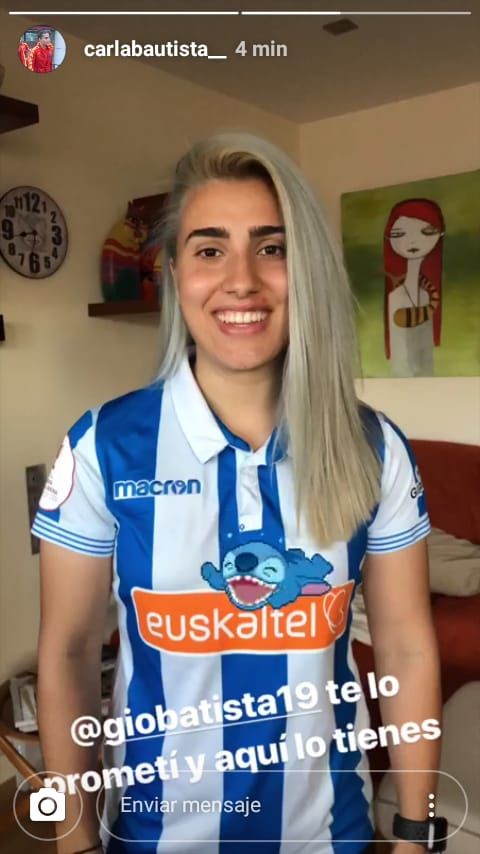  La jugadora Carla Bautista con el pelo rubio.