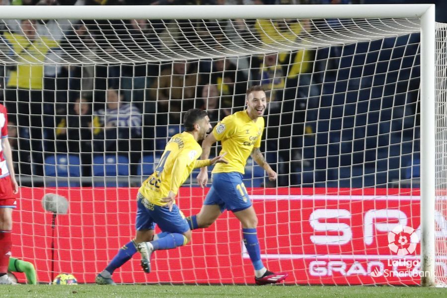 Loren celebra su gol con Las Palmas.