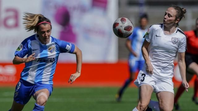  Patri Mascaró intenta zafarse de una rival.