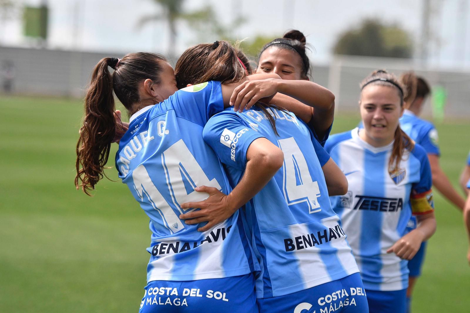 Las jugadoras celebran el gol de Marta.
