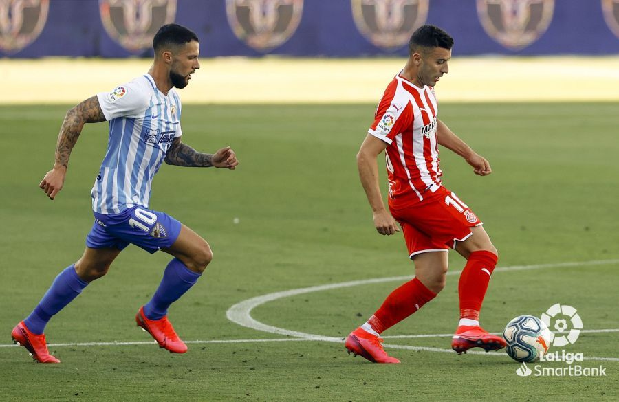  Tete, en una acción del Málaga-Girona.