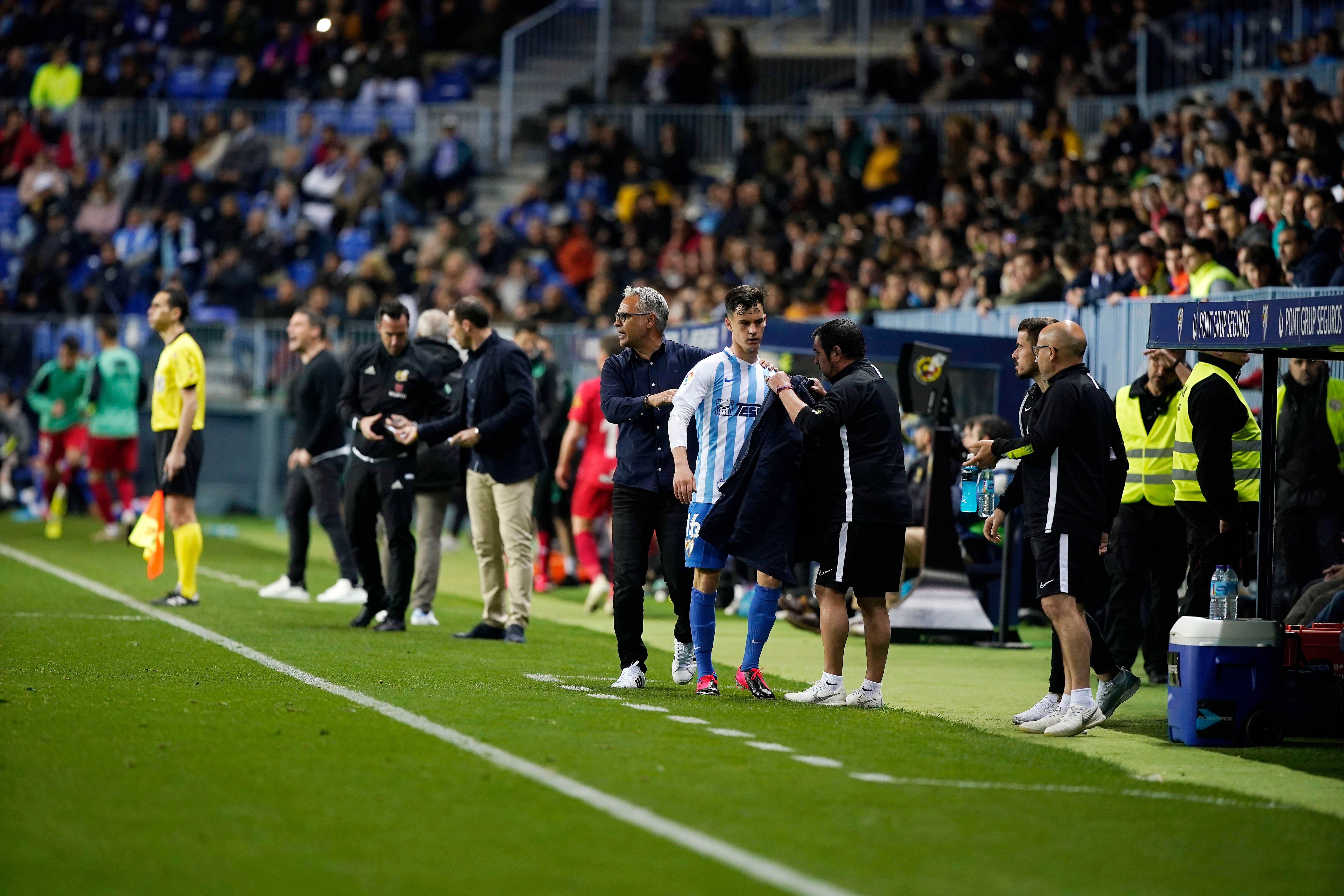  Pellicer, junto a Juanpi tras ser cambiado.